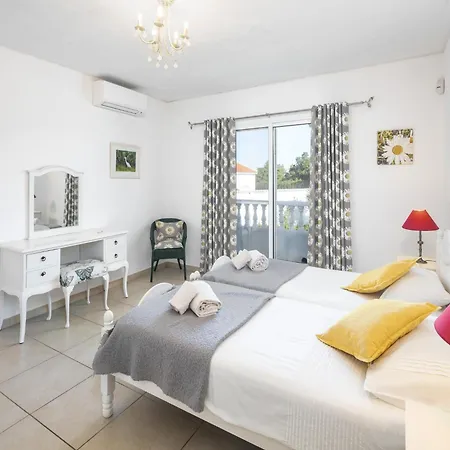 펜션 Comfortable In Carvoeiro, Algarve