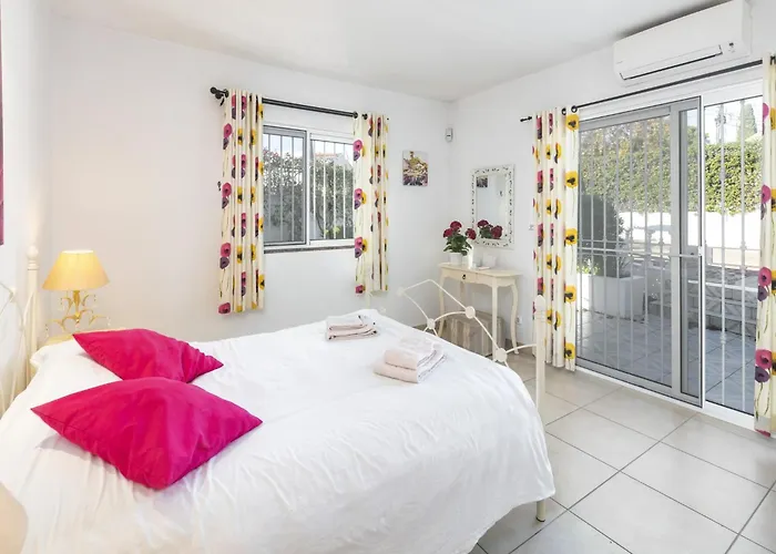 Comfortable In Carvoeiro, Algarve * Carvoeiro (Lagoa)